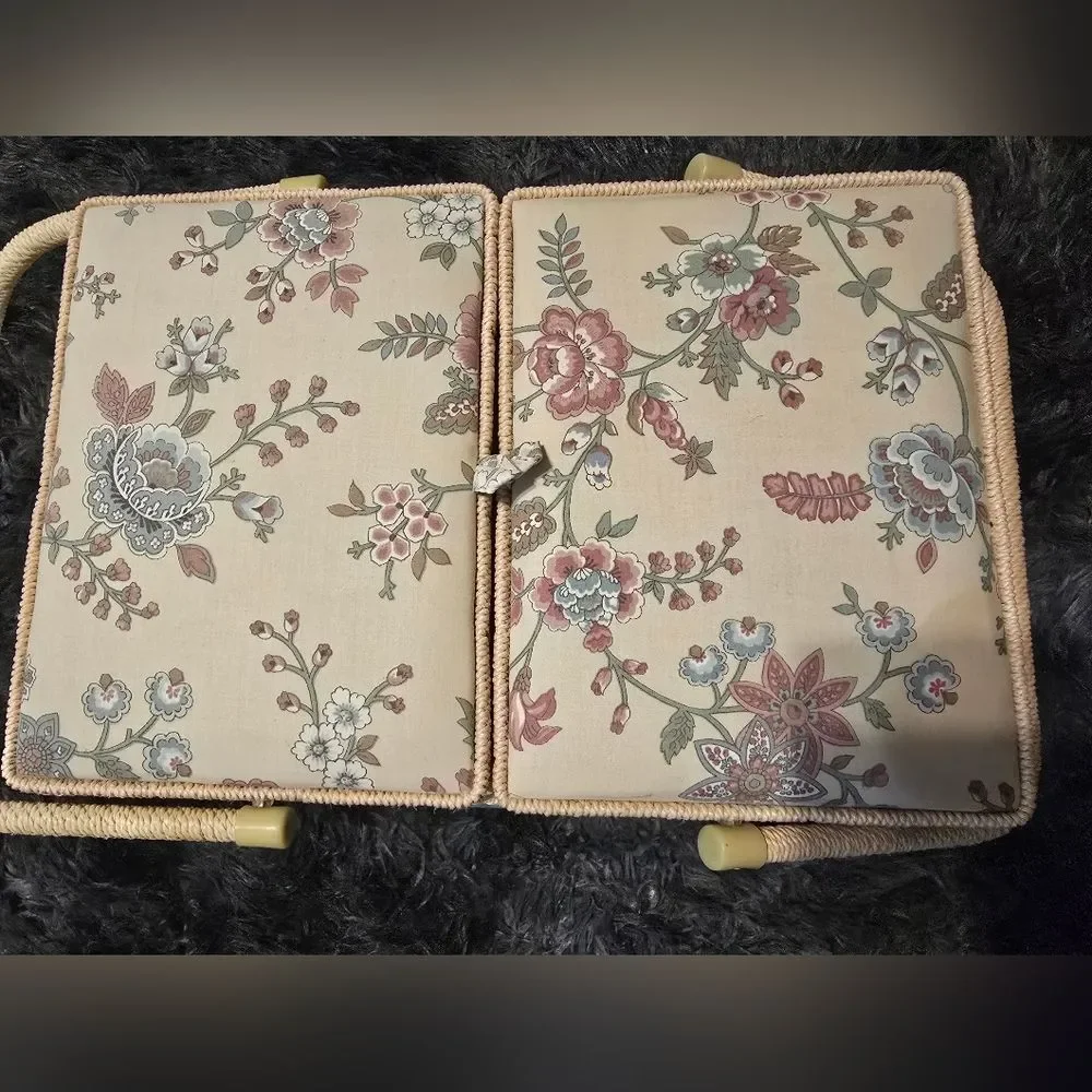 NWOT Vintage Floral Cream Storage Basket